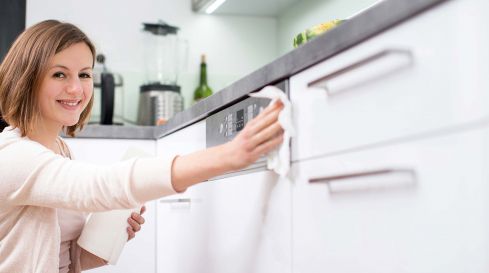 Pflege Und Reinigungsinfos Rund Um Ihre Naturstein Arbeitsplatte Marquardt Kuchen