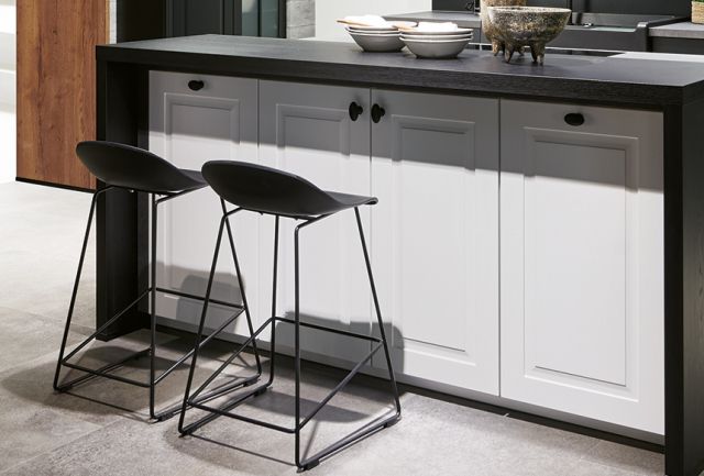 Landhausküche in elegantem Schwarz | Marquardt Küchen