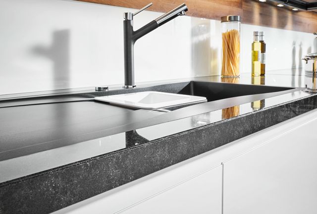 Weiße Küche in modernem Design | Marquardt Küchen