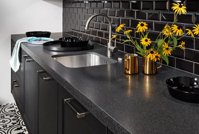 Inselküche im Landhausstil Mattlack Schwarz - Marquardt Küchen