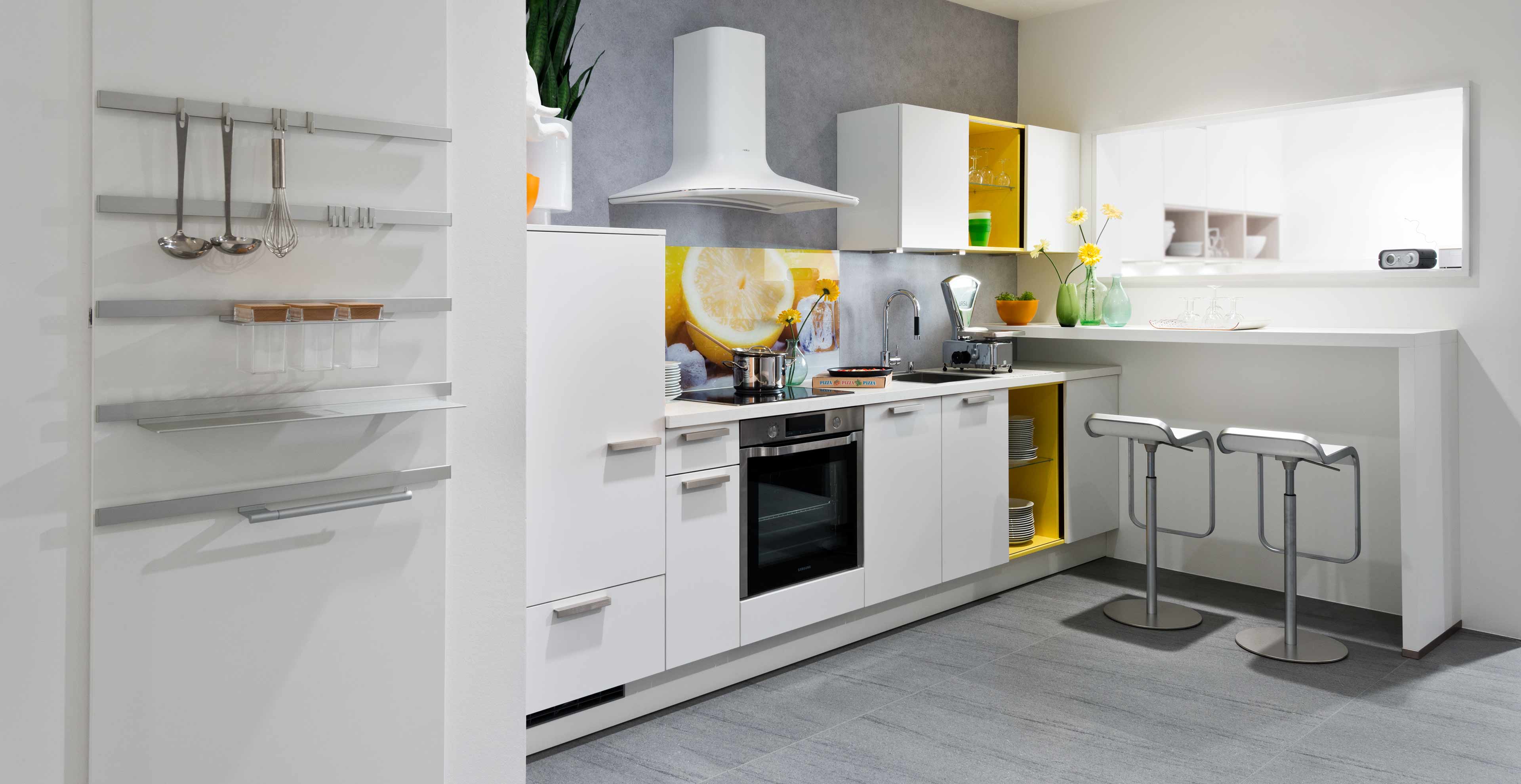 Bauernküche Weißer Quarz / Kitchen Wood Counters Stockfotos Und Bilder